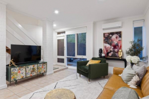 City Villa l Close to Everything l Whole home l Pet friendly